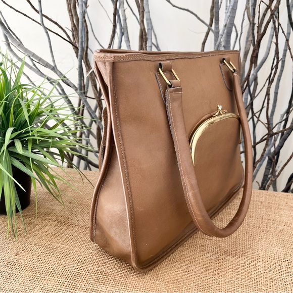 Dorcelle Vintage Tan Kiss Lock Shoulder Bag - Picture 2 of 12